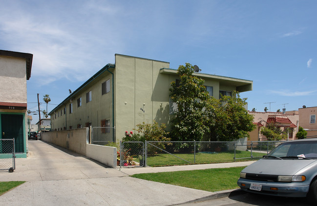 912 N Normandie Ave in Los Angeles, CA - Foto de edificio - Building Photo