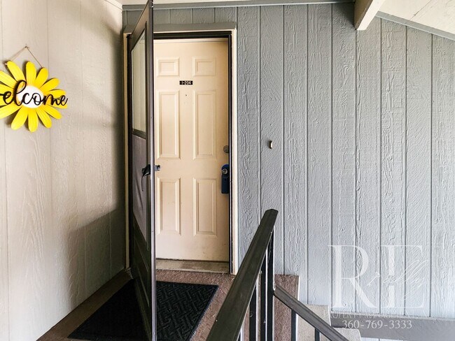 3600 Narrows View Ln NE in Bremerton, WA - Building Photo - Building Photo