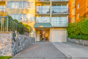 Beachview Towers in Vancouver, BC - Building Photo - Building Photo