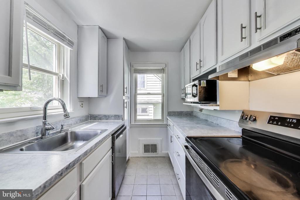 4600 Jones Bridge Rd in Bethesda, MD - Building Photo