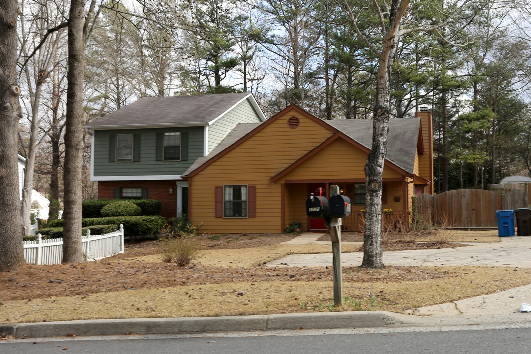 5025-5031 Village Green Way in Alpharetta, GA - Building Photo