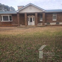 443 Chastain Rd in Central, SC - Building Photo
