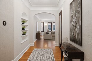 1221 W Granville Ave, Unit 2B in Chicago, IL - Building Photo