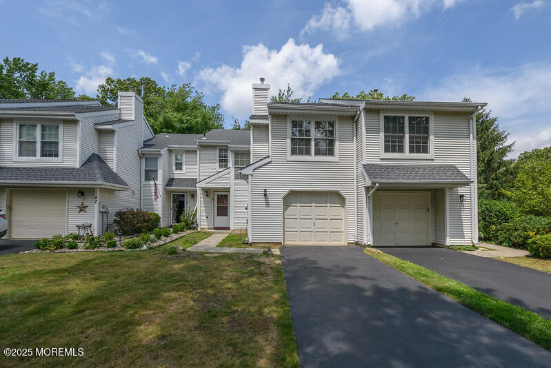 59 Malibu Dr in Eatontown, NJ - Building Photo