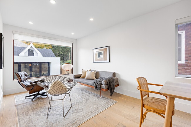 55 Mimico Ave in Toronto, ON - Building Photo - Building Photo