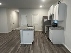 271 Oakwood Dr NW in Milledgeville, GA - Building Photo - Building Photo