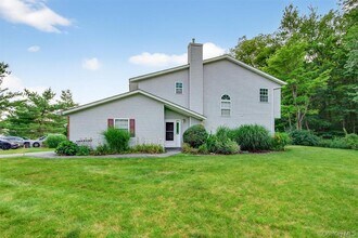 226 Eagleton Dr in Monroe, NY - Building Photo - Building Photo