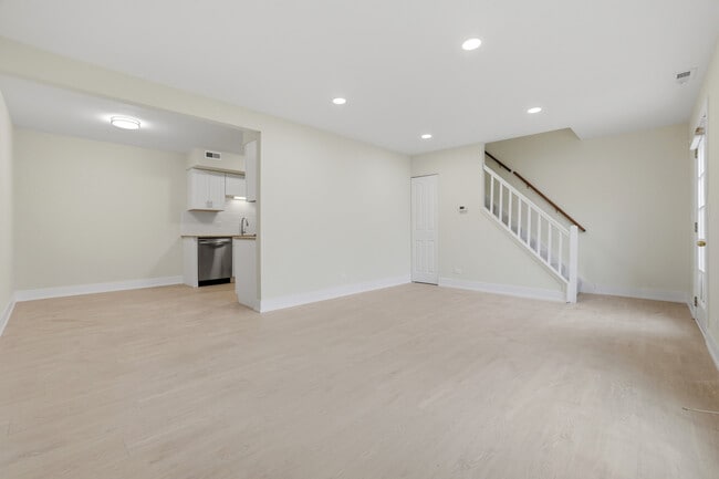 763 Wellington Ave in Elk Grove Village, IL - Building Photo - Building Photo