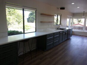 620 University Dr in Lompoc, CA - Building Photo - Building Photo