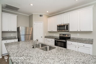 237 Hilltop Dr in Justin, TX - Foto de edificio - Building Photo