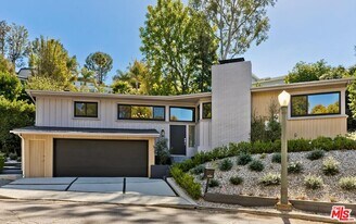 3141 Lake Hollywood Dr in Los Angeles, CA - Building Photo