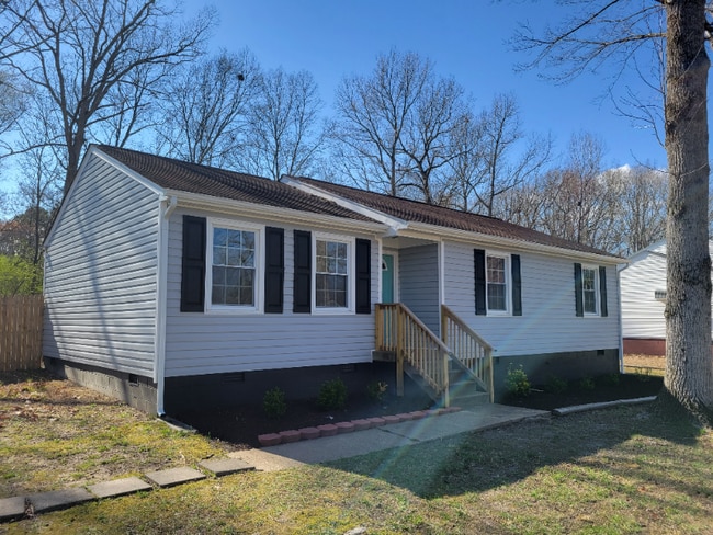 3904 Robert E Lee Dr in Hopewell, VA - Building Photo - Building Photo