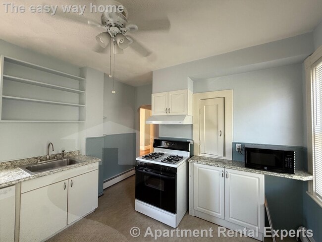 8 Edward St in Medford, MA - Foto de edificio - Building Photo