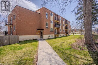 371 Dale Crescent in Waterloo, ON - Building Photo - Building Photo