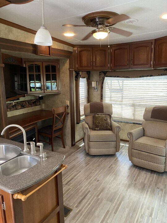 6124 Parkway E in St. Cloud, FL - Building Photo