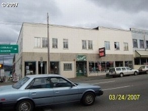 2011 Sherman Ave in North Bend, OR - Foto de edificio - Building Photo