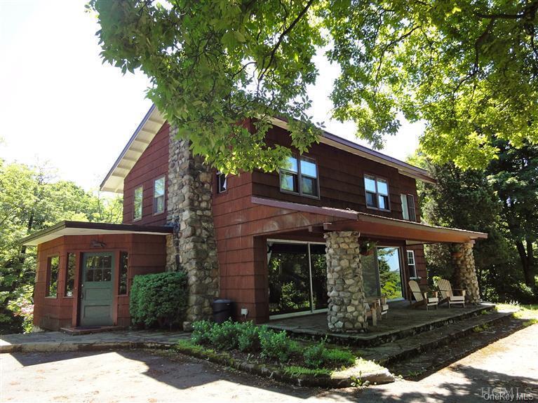 376 Lane Gate Rd in Cold Spring, NY - Building Photo