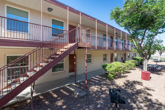 Wallington Plaza Apartment Homes in El Paso, TX - Building Photo - Building Photo