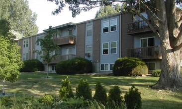 1606 Cottonwood Dr in Louisville, CO - Building Photo - Building Photo