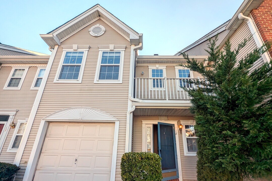 18 Painted Wagon Rd in Holmdel, NJ - Building Photo