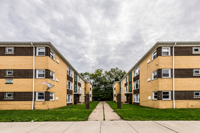 8851 S Cottage Grove Ave in Chicago, IL - Building Photo - Building Photo