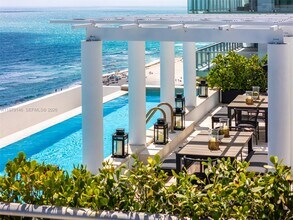 5801 Collins Ave in Miami Beach, FL - Building Photo - Building Photo