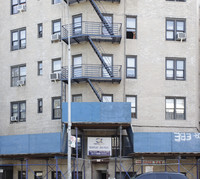 261 E Kingsbridge Rd in Bronx, NY - Foto de edificio - Building Photo