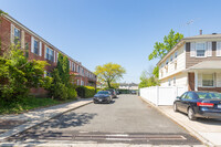 Garden Apartments in Staten Island, NY - Foto de edificio - Building Photo