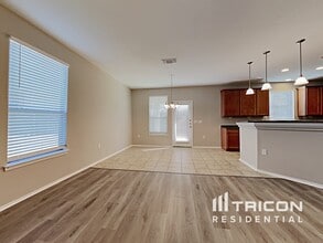 7363 Azalea Square in San Antonio, TX - Building Photo - Building Photo