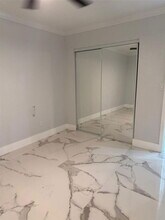 8738 NW 116th Way in Hialeah Gardens, FL - Foto de edificio - Building Photo