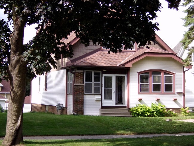 property at 3748 E Armour Ave