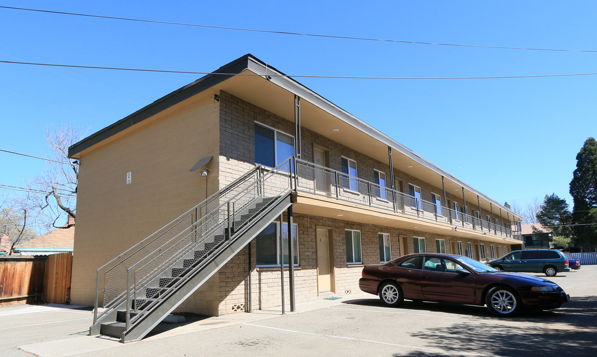 333 Stanford Way in Sparks, NV - Building Photo