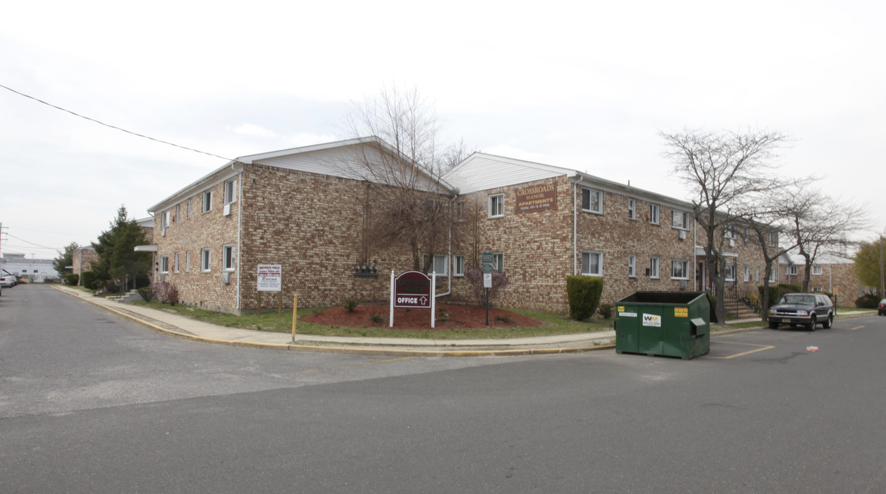 Crossroads Manor Apartments in Lakewood, NJ - Building Photo