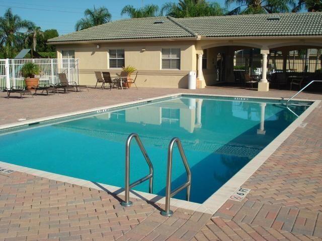 2060 Greenview Shores Blvd-Unit -306 in Wellington, FL - Foto de edificio - Building Photo