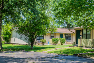 Waterbury Apartments in Clarksville, TN - Building Photo - Building Photo