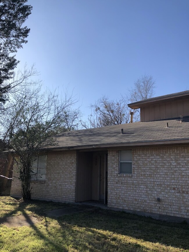 1003 Holleman Dr in College Station, TX - Building Photo - Building Photo