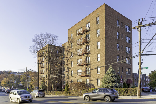 464 McLean Ave in Yonkers, NY - Building Photo - Building Photo