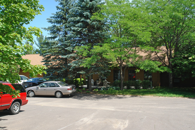 Meadows Edge in Isanti, MN - Foto de edificio - Building Photo