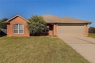 1004 Mollie Rausch Ln in Edmond, OK - Building Photo