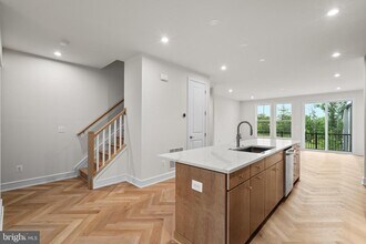 42106 Picasso Sq in Brambleton, VA - Building Photo - Building Photo