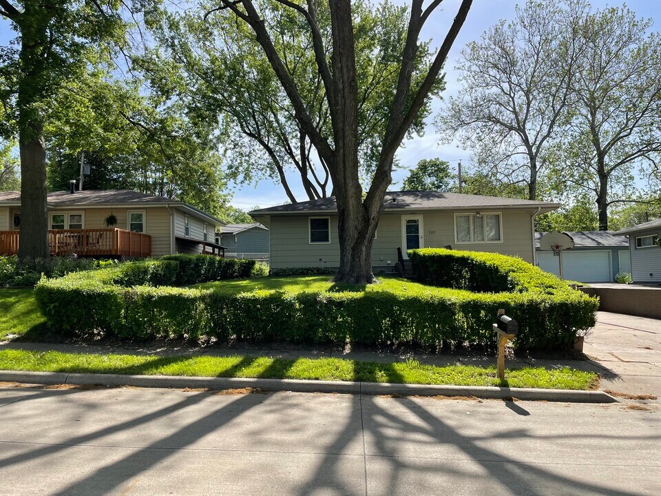 707-713 13th Ave in Coralville, IA - Building Photo