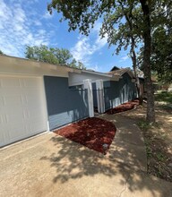 704 W Pleasantview Dr in Hurst, TX - Building Photo - Building Photo
