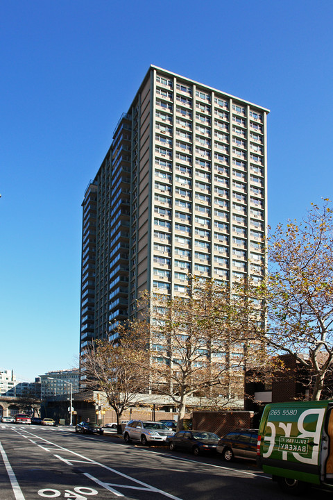 Cadman Plaza North in Brooklyn, NY - Foto de edificio