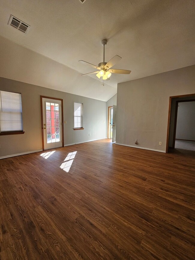 1009 SW 24th St in Moore, OK - Building Photo - Building Photo