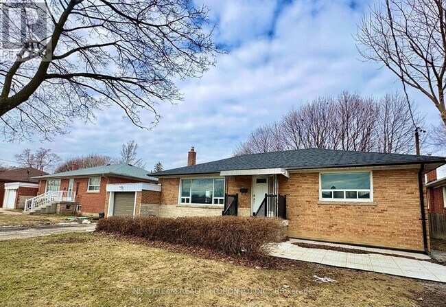 156 Combe Ave in Toronto, ON - Building Photo - Building Photo