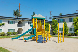 Villa Santa Fe Apartments in Santa Fe Springs, CA - Building Photo - Building Photo