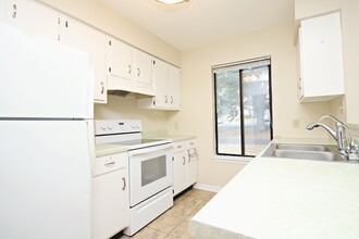 1042 Cheshire Ct in Charlottesville, VA - Building Photo - Building Photo