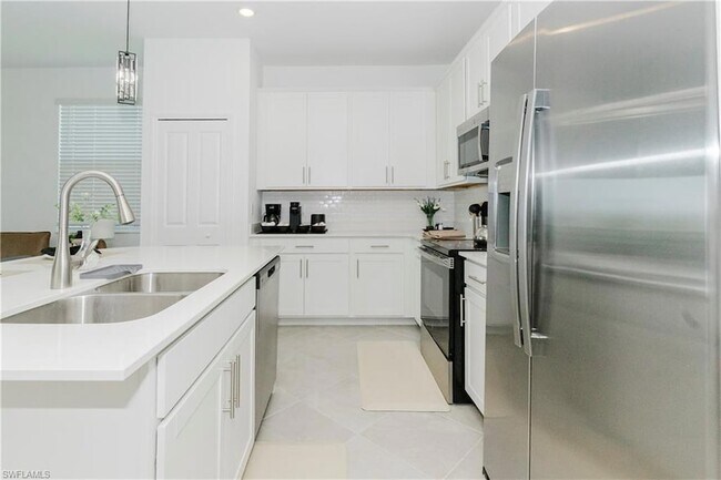 15275 Grn Acrs Ave, Unit 338 in Punta Gorda, FL - Foto de edificio - Building Photo