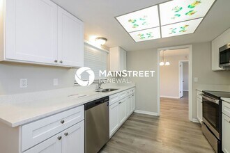 8024 Nicklaus Dr in Orlando, FL - Building Photo - Building Photo