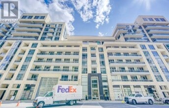 9199 Yonge St in Richmond Hill, ON - Building Photo - Building Photo